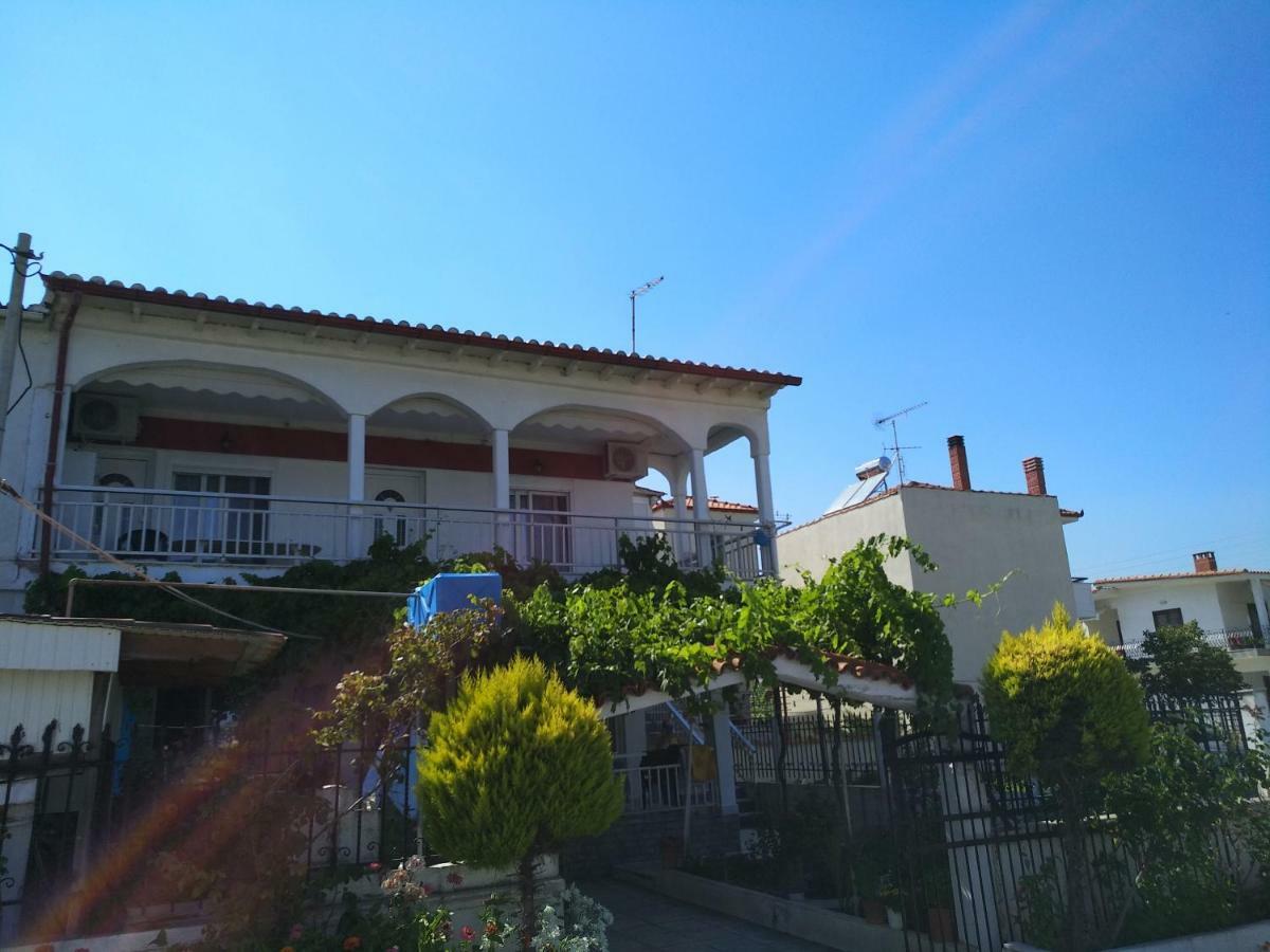 Grigorios Apartments Nea Vrasna Exterior photo